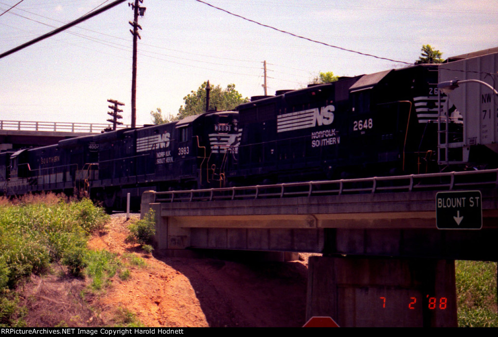 NS 2648 & 3983 head north at Edgeton (north end of Glenwood Yard)